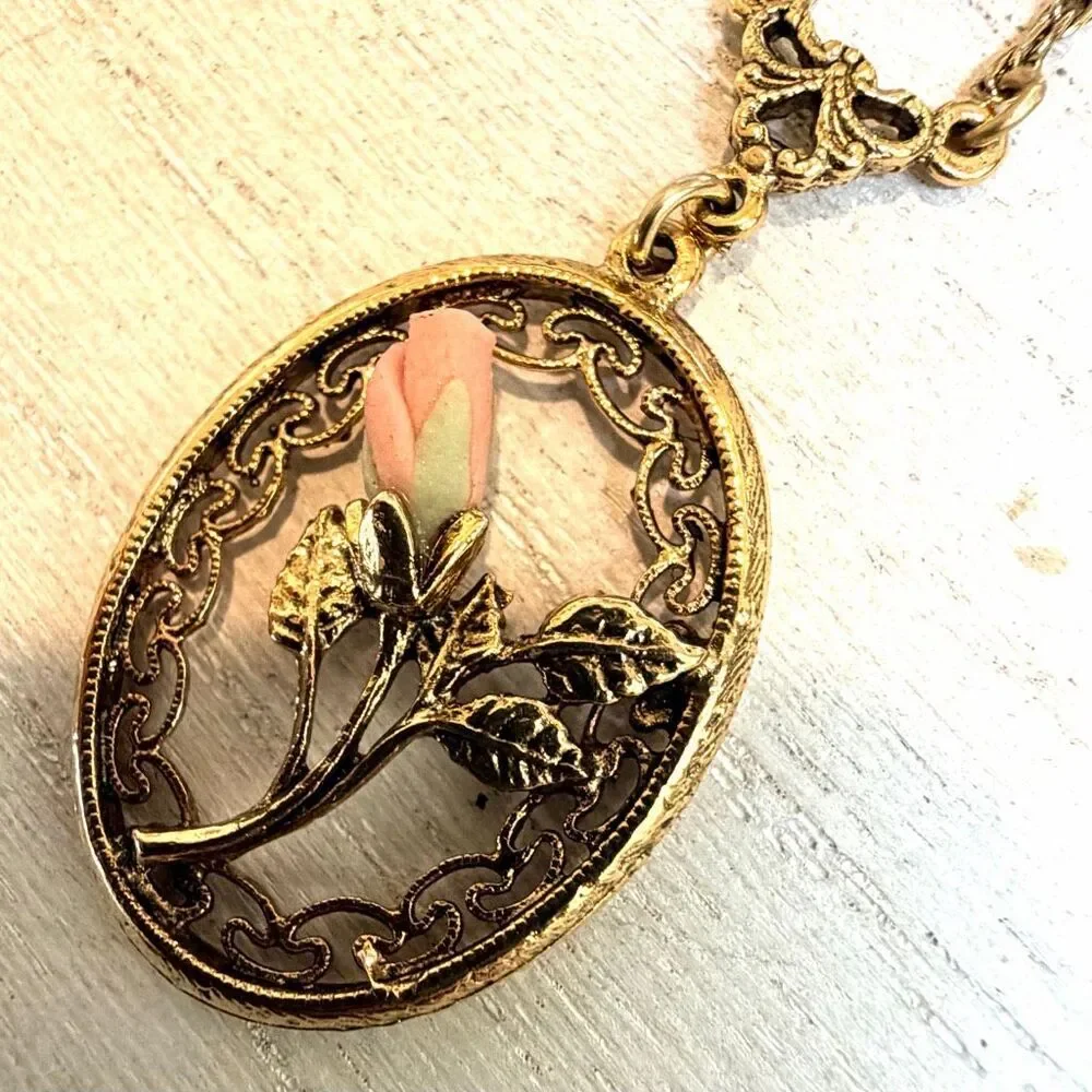 Vintage 1928 Porcelain Rose Pendant Necklace - Picture 6 of 10